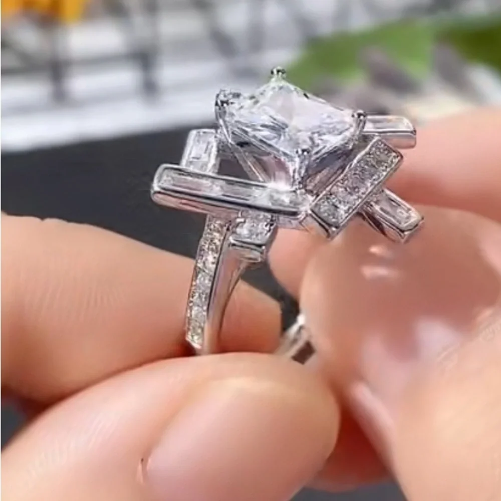 Elegant Silver Crystal Ring